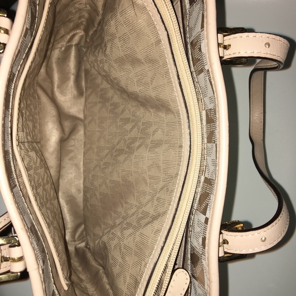 Michael Kors Jet Set Snap Pocket Med Tote & Wallet - Picture 4 of 8